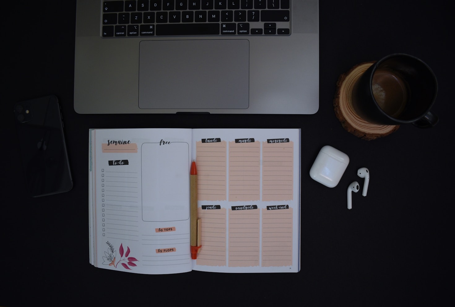 Digital Products: The Ultimate Guide to Selling Online (2025 Edition) 💻