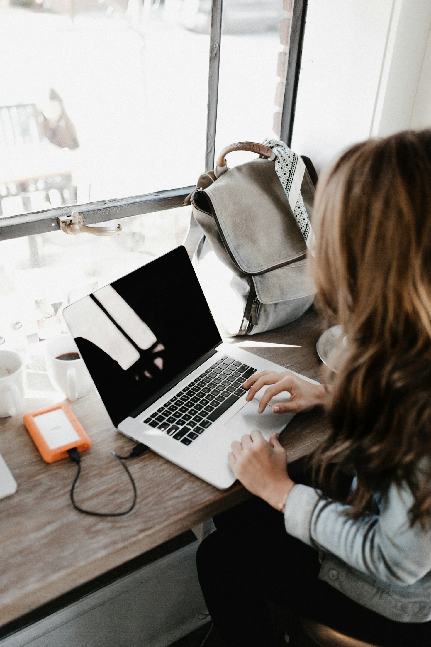 How to Balance a Side Hustle with a Full-Time Job ⚖️